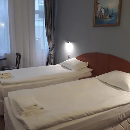 Hotel Three Dolphins With A Rooftop Terracе Varna