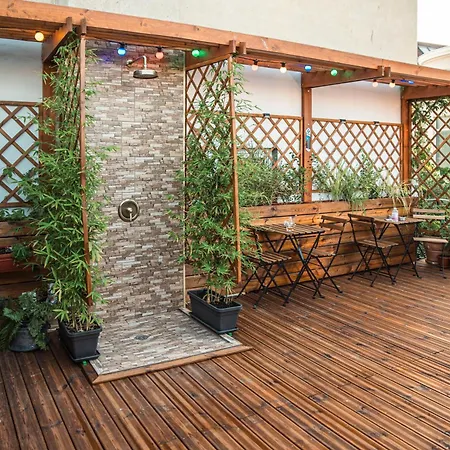 Three Dolphins With A Rooftop Terracе 3* Varna