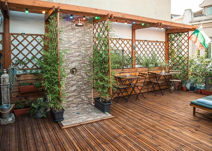 Three Dolphins With A Rooftop Terracе 3* Varna