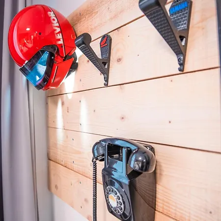 Hotel Three Dolphins With A Rooftop Terracе Varna