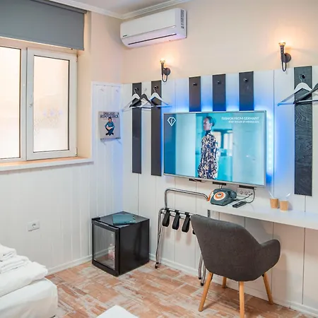 Three Dolphins With A Rooftop Terracе Hotel 3*