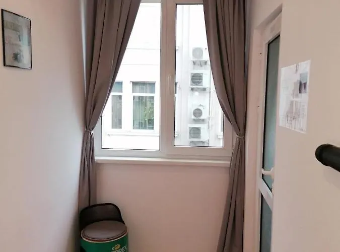 Three Dolphins With A Rooftop Terracе 3* Varna