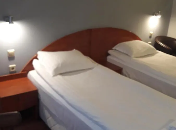 Hotell Three Dolphins With A Rooftop Terracе 3*