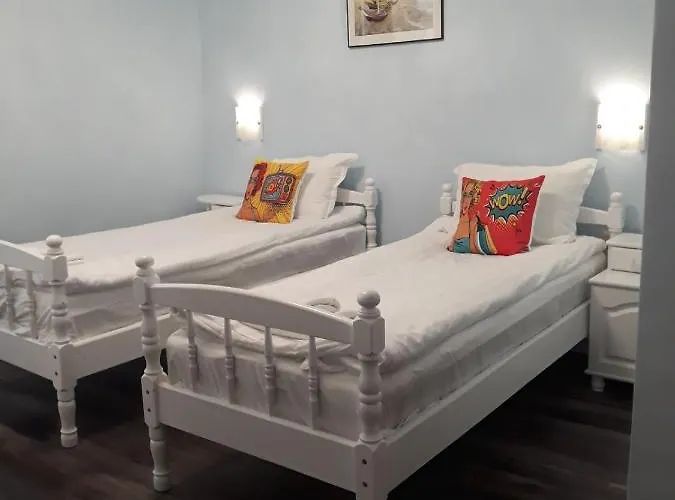 Three Dolphins With A Rooftop Terracе Hotell