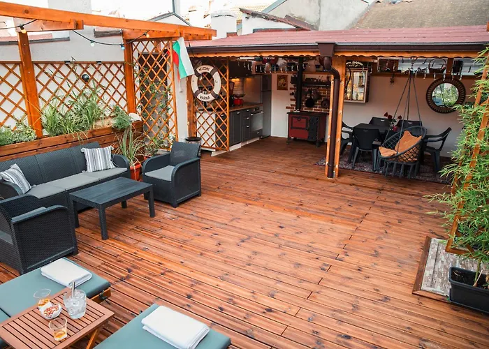 Three Dolphins With A Rooftop Terracе Хотел Варна