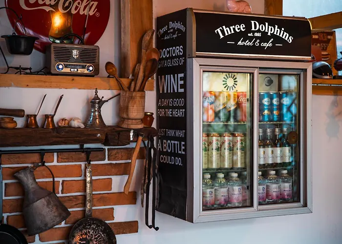 Хотел Three Dolphins With A Rooftop Terracе