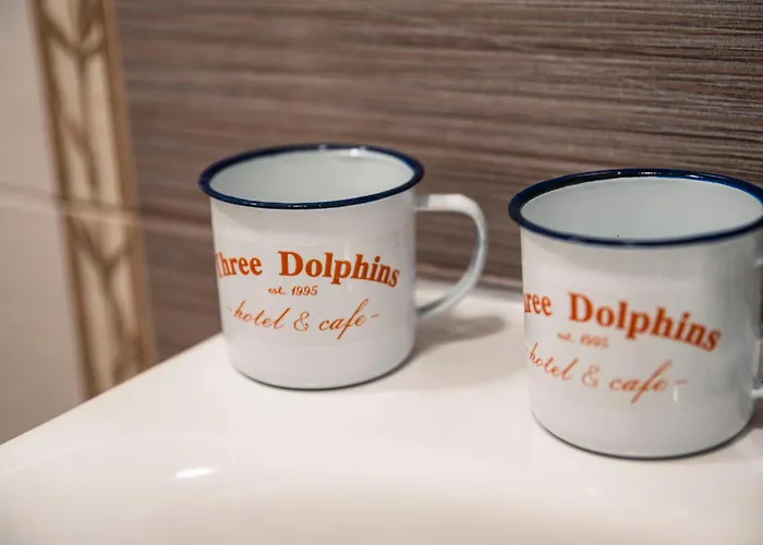 Three Dolphins With A Rooftop Terracе Хотел